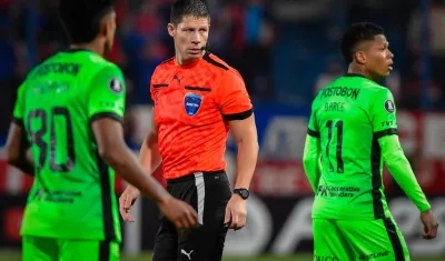 El árbitro argentino Maximiliano Ramírez.