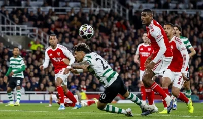 Acción del partido entre Arsenal y Sporting de Lisboa.