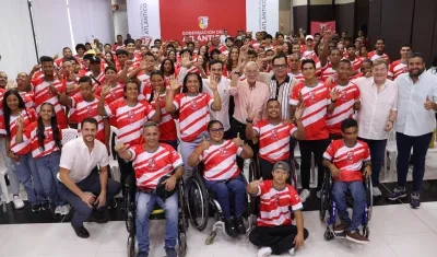 El gobernador Eduardo Verano con los 146 deportistas del programa Atleta Apoyado.