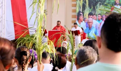 Feligreses hicieron presencia en las diferentes procesiones. 
