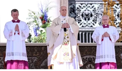 Papa León presidiendo la eucaristía este Domingo de Ramos. 