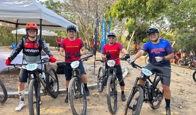 Grupo de participantes en el Festival de Ciclomontañismo.