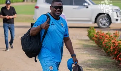 Hubert Bodhert llegando a su primer entrenamiento con Jaguares.
