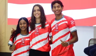 La atleta Laura Alcalá. la basquetbolista María Millán y el nadador Omar Crueche.