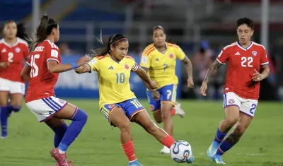 Leicy Santos durante el partido que Colombia le ganó 2–0 a Chile. 