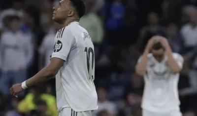 La decepción de Kylian Mbappé tras el empate en casa con Girona.