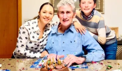 El 'Patón' Bauza con su esposa Maritza Gallardo y Nicolás, hijo de ambos.