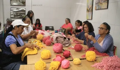 Desde su creación en 2023, los clubes de tejedoras han beneficiado a más de 1.280 mujeres, hombres y niños en Barranquilla.