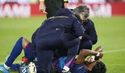 Lamine Yamal tendido el gramado tras lesionarse contra el Celta.