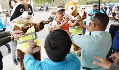 Actividad pedagógica de la ANSV en el peaje de Puerto Colombia, en Atlántico.