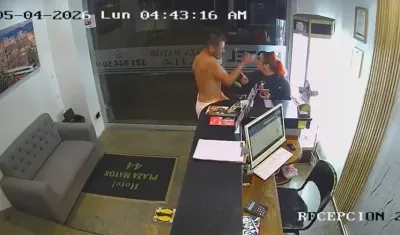 Huésped agrede a empleada de hotel en Medellín.