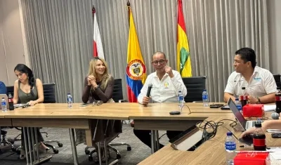 La gerente de Ciudad, Ana María Aljure; el director de Carnaval SAS, Juan Carlos Ospino y el secretario de Cultura (E) Johnny Vizcaíno.