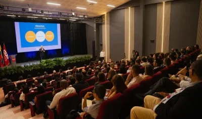 Apertura oficial del evento en el auditorio de la Universidad de La Costa. 