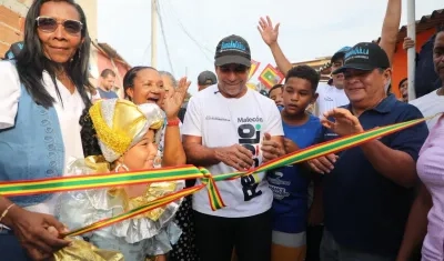 Alcalde Char durante la habilitación de nuevos tramos viales en Las Malvinas. 