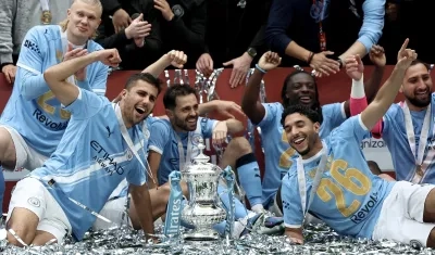 El Manchester City con el título de la FA Cup.