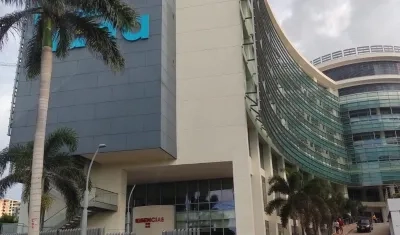 El hombre herido fue trasladado a la Clínica Portoazul.