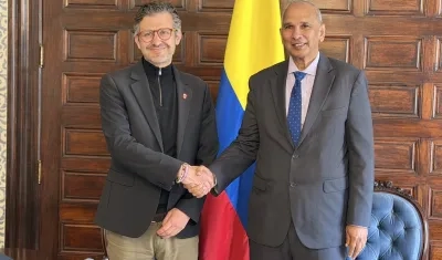 Mauricio Jaramillo Jassir, vicecanciller de Asuntos Multilaterales y Muhammad Ibrahim, director general del IICA.  