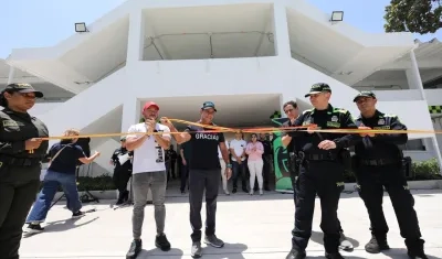 Momento de la inauguración de la renovación de la Escuela Antonio Nariño calle 17. 