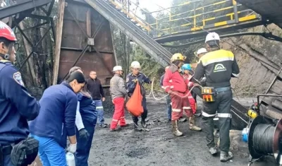 Los organismos de socorro en el lugar de la emergencia. 