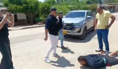 Momento en que el hombre fue capturado por el Gaula de la Policía. 