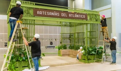 El montaje para la Feria se realiza en el Puerta de Oro. 