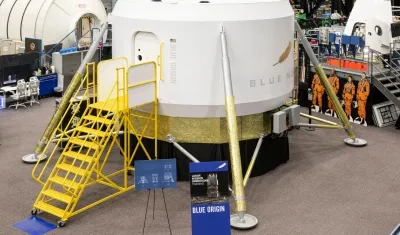 Prototipo a escala real de la cabina de la tripulación del módulo de aterrizaje Blue Moon Mark 2 de Blue Origin.