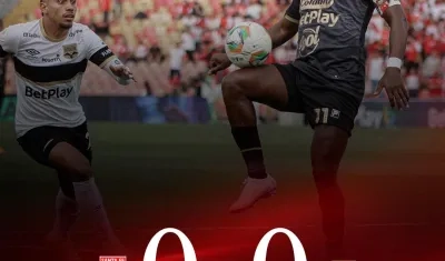 Hugo Rodallega en el partido entre Santa Fe e Internacional. 