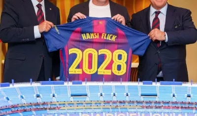 Flick renueva con el Barcelona hasta 2028, con otro año opcional