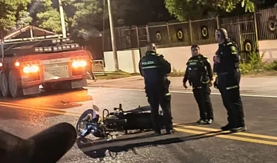 Muere motociclista al chocar contra tractocamión en jurisdicción de Santo Tomás 