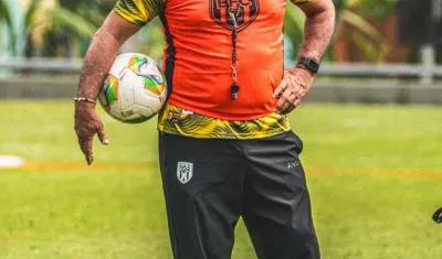 Alberto Suárez, técnico del Envigado. 
