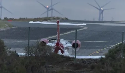 Avión ambulancia que traslada a dos personas contagiadas de hantavirus .