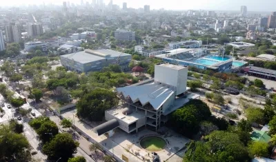 Teatro Amira de la Rosa actualmente en remodelación. 