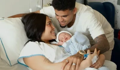 Luis Díaz, su esposa Geraldine Ponce y su hijo Fernando.