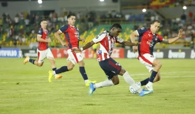 Joel Canchimbo fue el jugador más punzante de Junior contra Cerro Porteño.