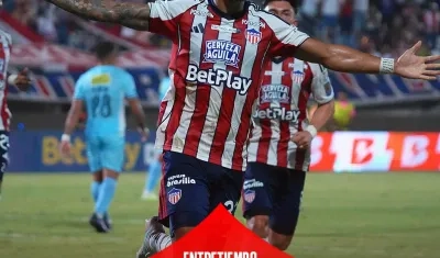 Lucas Monzón en la celebración de su primer gol con Junior. 