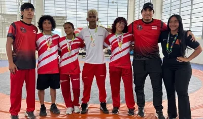 Delegación de lucha olímpica del Atlántico en el Campeonato Nacional de Neiva.