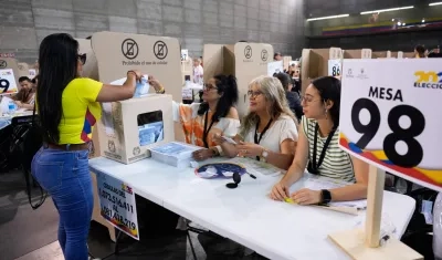 Los colombianos depositaron su voto en la Casa de Campo de Madrid.