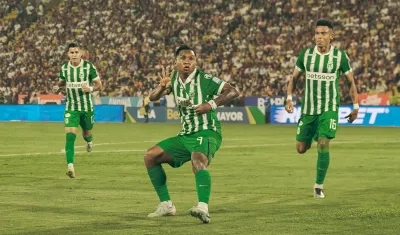 Alfredo Morelos celebra su gol ante Tolima, en Ibagué.