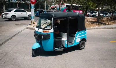 Un motocarro circula en Soledad. 