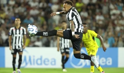 El delantero brasileño Neymar en un partido con el Santos. 