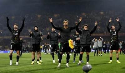 Jugadores del París Saint Germain celebran tras coronarse campeones de la liga francesa. 