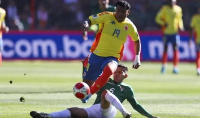 Roger Martínez en el partido de Eliminatoria contra Bolivia, en El Alto.