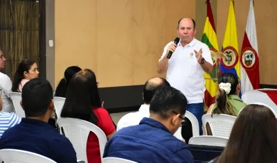 Secretario de Salud del Atlántico, Luis Carlos Fajardo, en reunión con EAPB y ESE. 