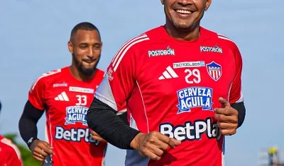 Lucas Monzón y Teófilo Gutiérrez, jugadores del Junior. 