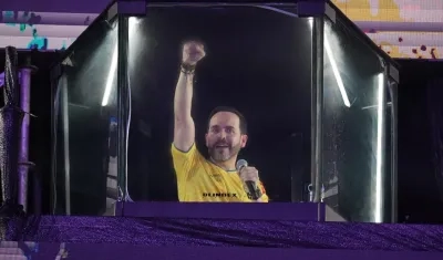 Abelardo De La Espriella dando su primer discurso desde la Ventana al Mundo.