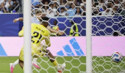 Momento del gol de Maxi Araújo.