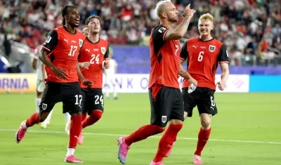 Marko Arnautovic celebrando uno de los goles.