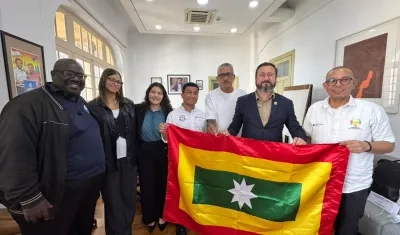El director de Carnaval S.AS., Juan Ospino Acuña y Édgar Blanco, director de Carnaval de la 44, junto a organizadores del Congreso. 