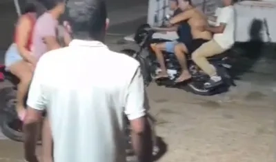 Carlos fue llevado gravemente herido en una motocicleta a un centro asistencial, donde falleció.