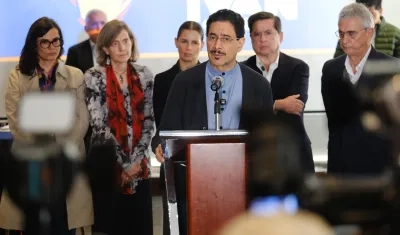 Candidato Iván Cepeda se reunió con el centro político del país. 